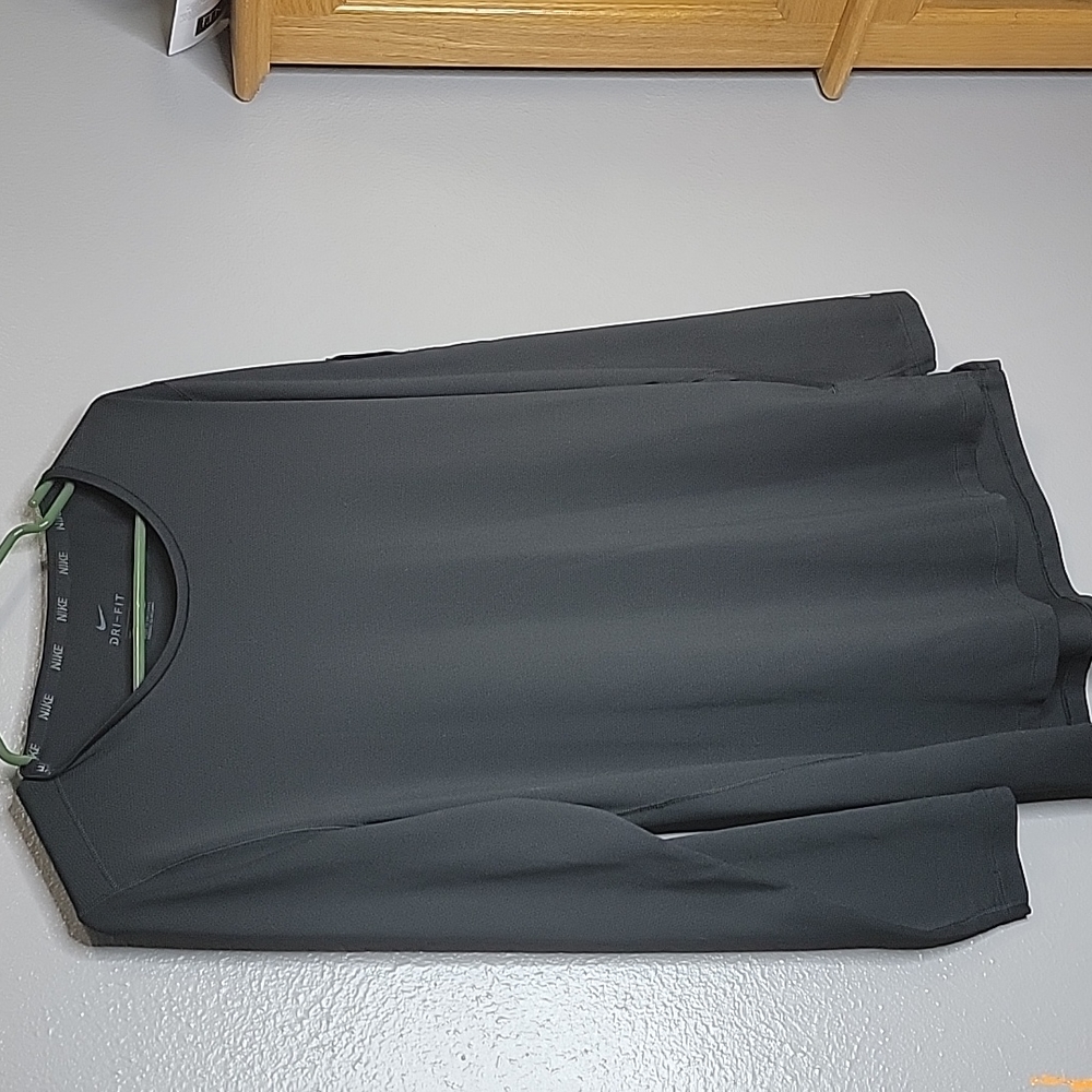 NIKE Long Sleeve Dry-Fit Shirt